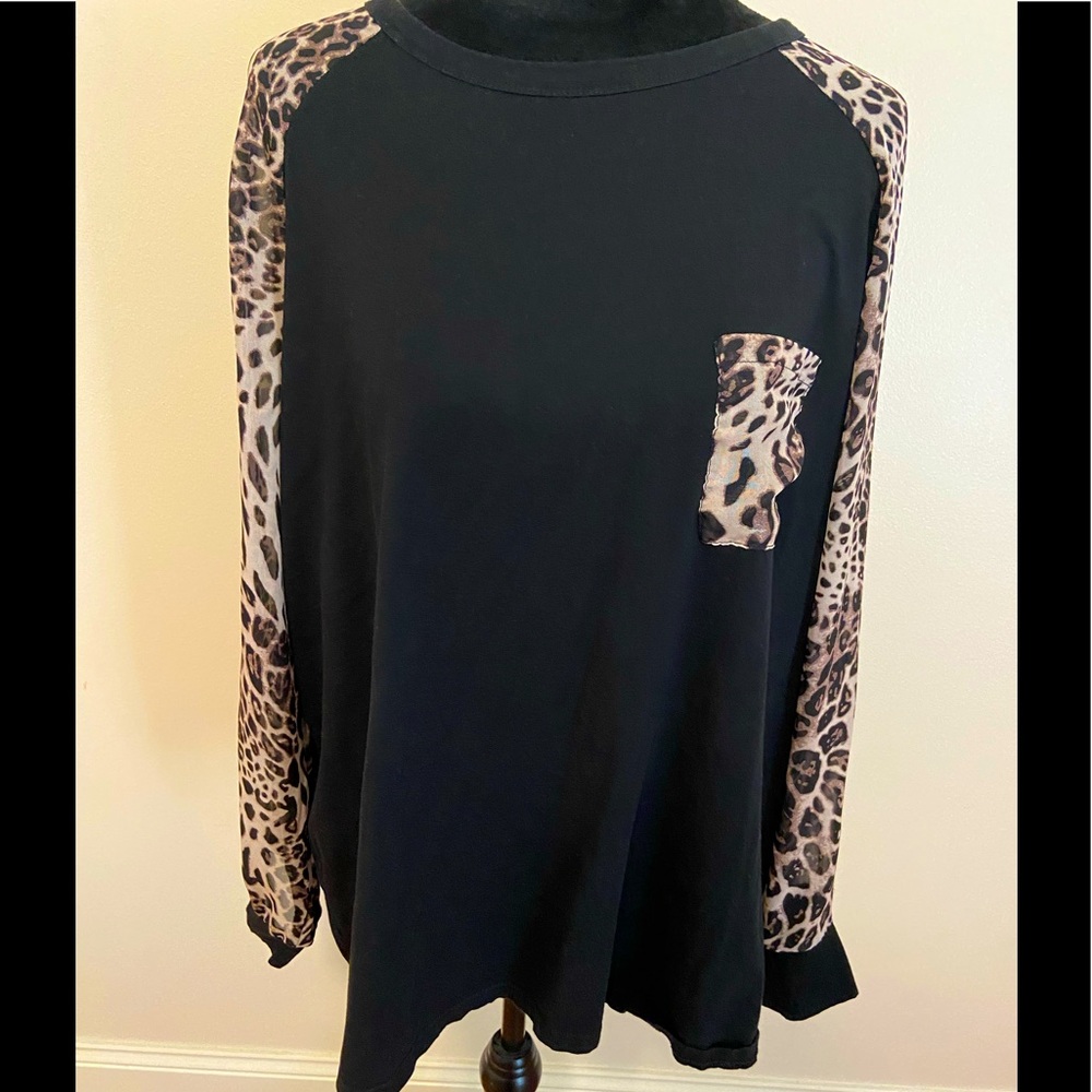 Women’s  Black Leopard Print Top Size 4X